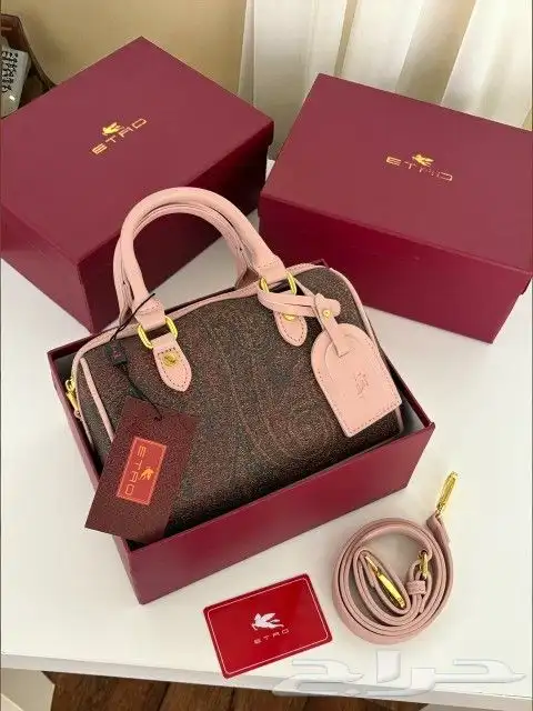 يوجد لدينا جميع انواع الشنط جمله وقطاعي 8