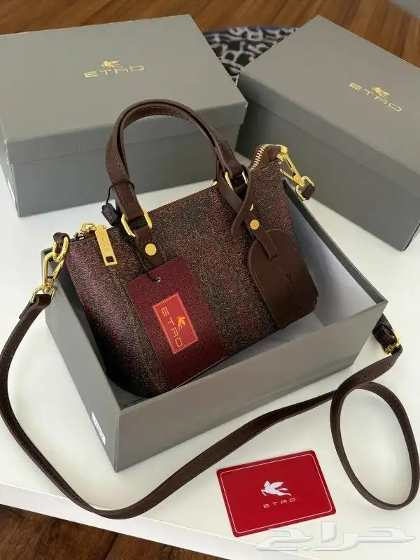 يوجد لدينا جميع انواع الشنط جمله وقطاعي 0