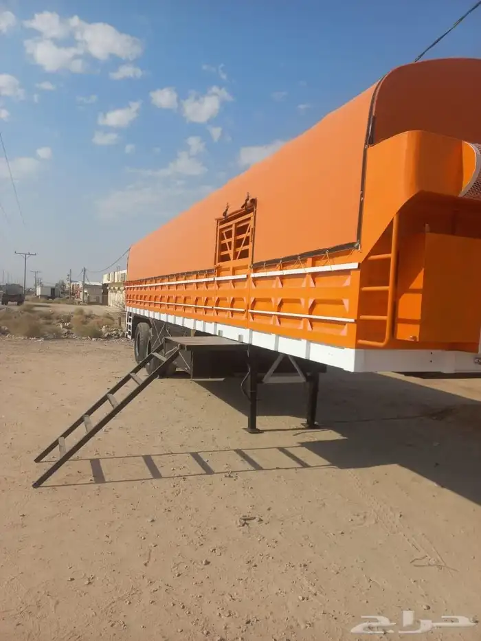 سطحه جوانب طول 12ونص تقريبا 9