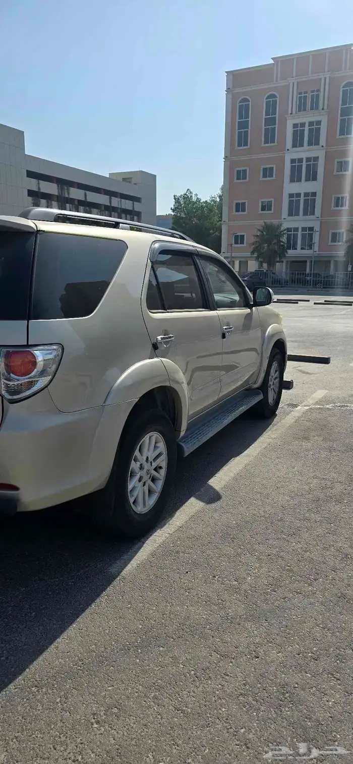 فورشنر 2012 فل كامل 6 Vx...لون ذهبي ممشي 285 كيلو قابل لزياد 2