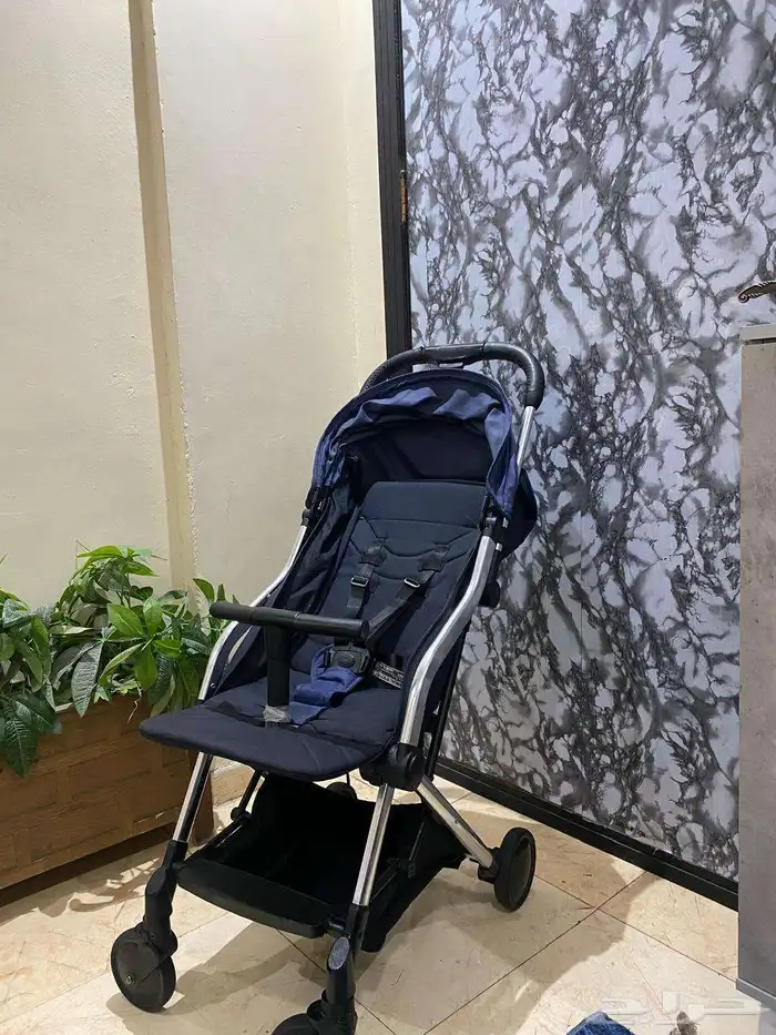 عربيه اطفال جيجلز صعود الطائره حالتها ممتازه تتقفل شنطه 3