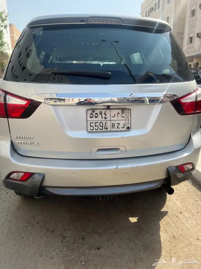 جيب ايسوزو موديل 2015 5