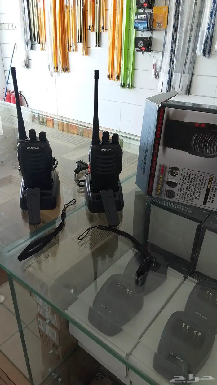 جهاز يدوى لاسلكي 888 الكرتون فيه 2حبه 2اريل2شاحن بالقطعه 2مش 0