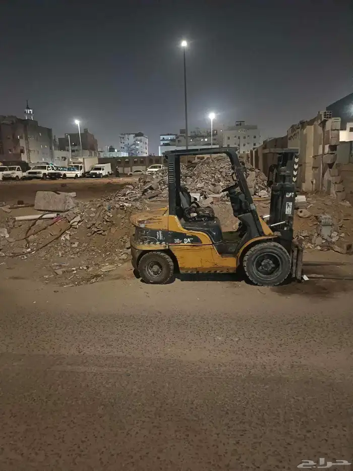 Forklift available jaddah for rent daily weekly and monthly 1