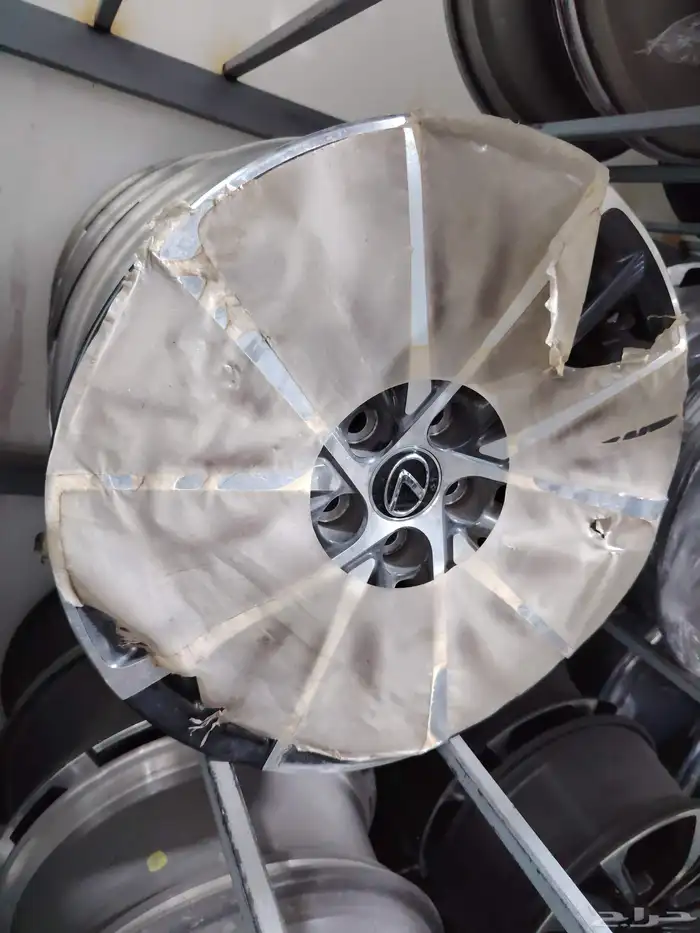 جنوط لكزس 350ESمقاس 18 موديل 2025شبه جديد اصلي 4