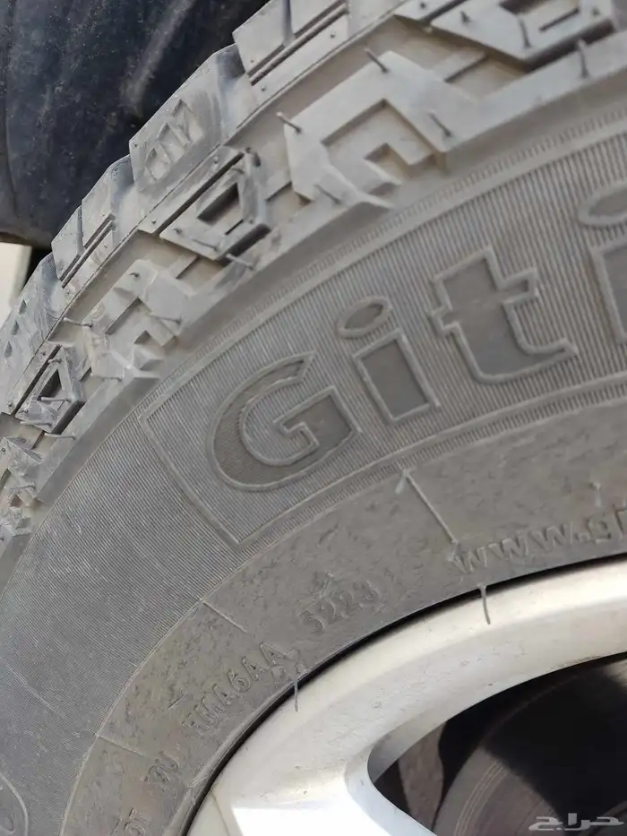 كفرات جديدة نص حجري مقاس 245 70r16 Giti AT70 6PR 1
