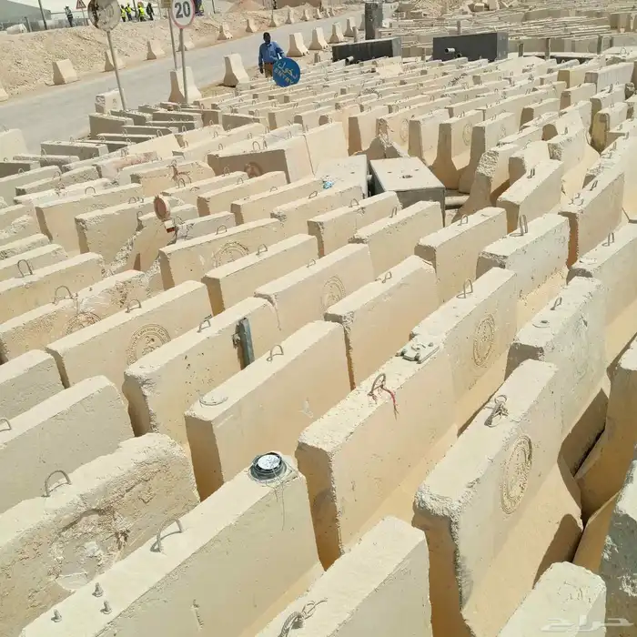 توريد حواجز خرسانيه مستخدم وجديد 16