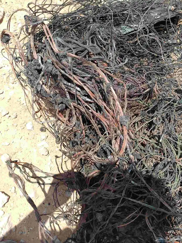 نحاس للبيع محروق وفيه مو محروق مدري كم كيلو بس واجد 0