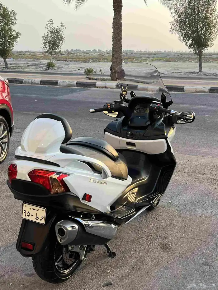 للبيع دراجة سوزوكي برجمان 650 3