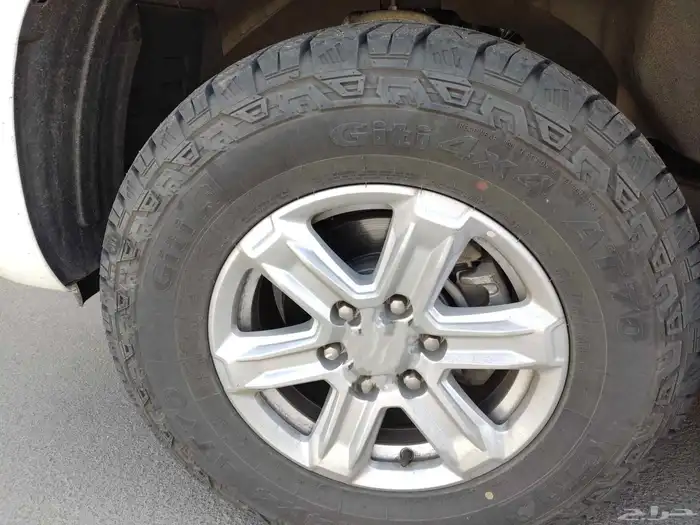 كفرات جديدة نص حجري مقاس 245 70r16 Giti AT70 6PR 0