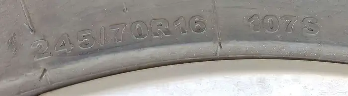 كفرات جديدة نص حجري مقاس 245 70r16 Giti AT70 6PR 5