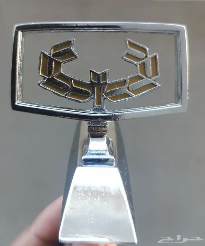 تمثال كبوت نيسان لوريل 84 0