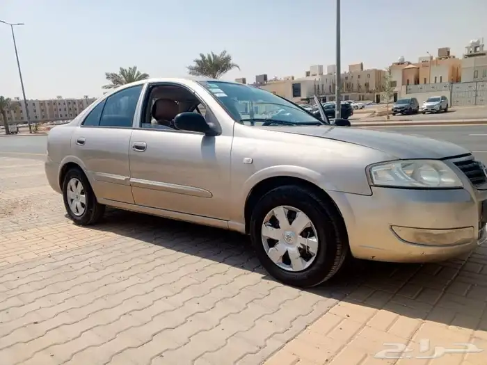 نيسان صني للبيع موديل 2012 4