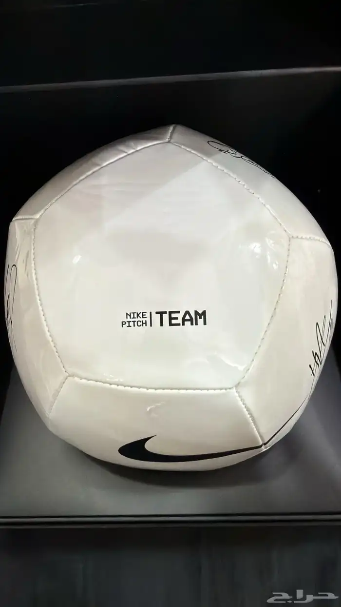 كورة نايك أصلي نادي الإتحاد السعودي موقعة من 7 لاعبين رسمي 9