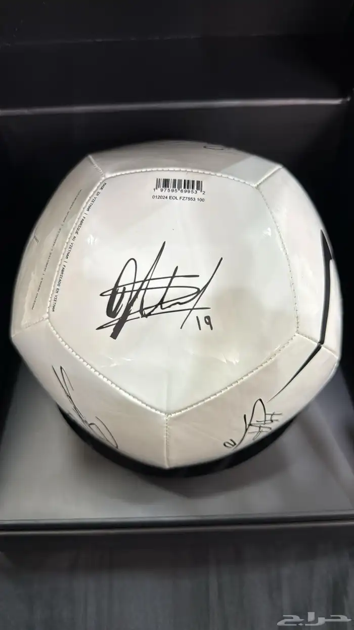 كورة نايك أصلي نادي الإتحاد السعودي موقعة من 7 لاعبين رسمي 4