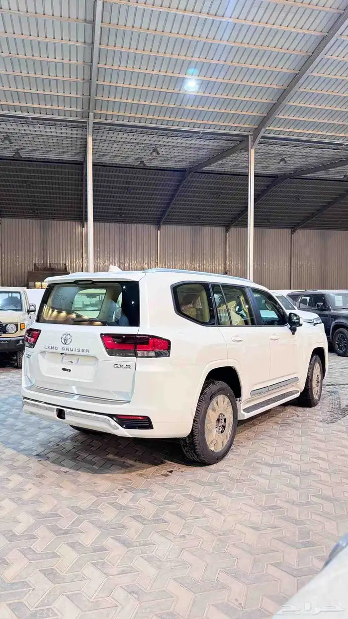 تويوتا لاندكروزر Gxr L4 ديزل وبنزين2025 وارد عبد اللطيف جميل 1