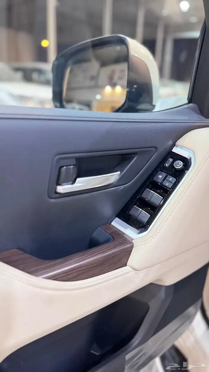 تويوتا لاندكروزر Gxr L4 ديزل وبنزين2025 وارد عبد اللطيف جميل 8