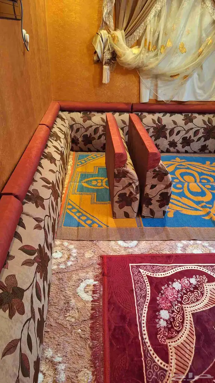 مساند جلسة عربي 10قطع منها3 زاوية 4تكايات مع المخدات 1