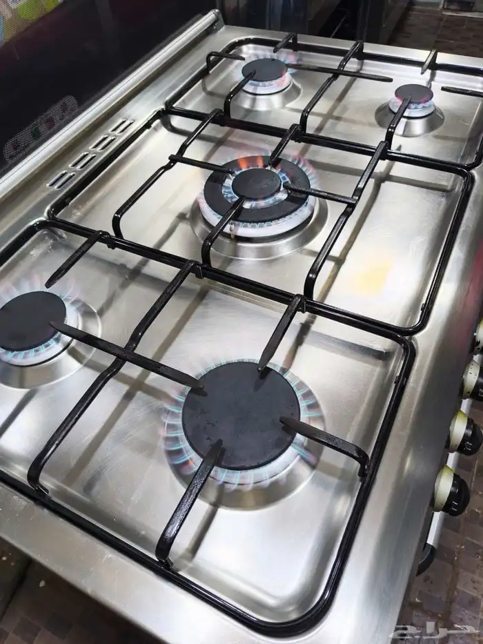 للبيع فرن ايطالي جليم غاز اصلي مقاس60 90 موجود في المحل جده 5