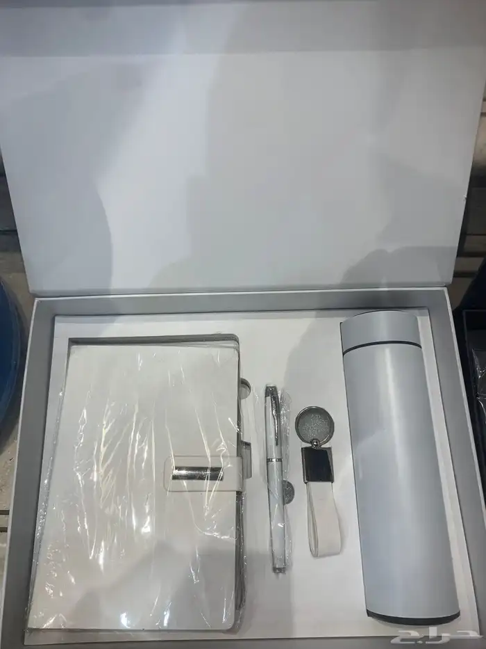 خطاط لوحات حروف و بنر استيكر مطبوعات طباعة مطبعة هدايا تكريم 13