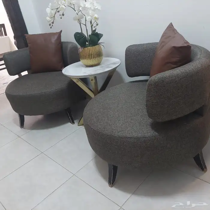 2 كنبه من المطلق بحاله ممتازه التواصل خاص 0