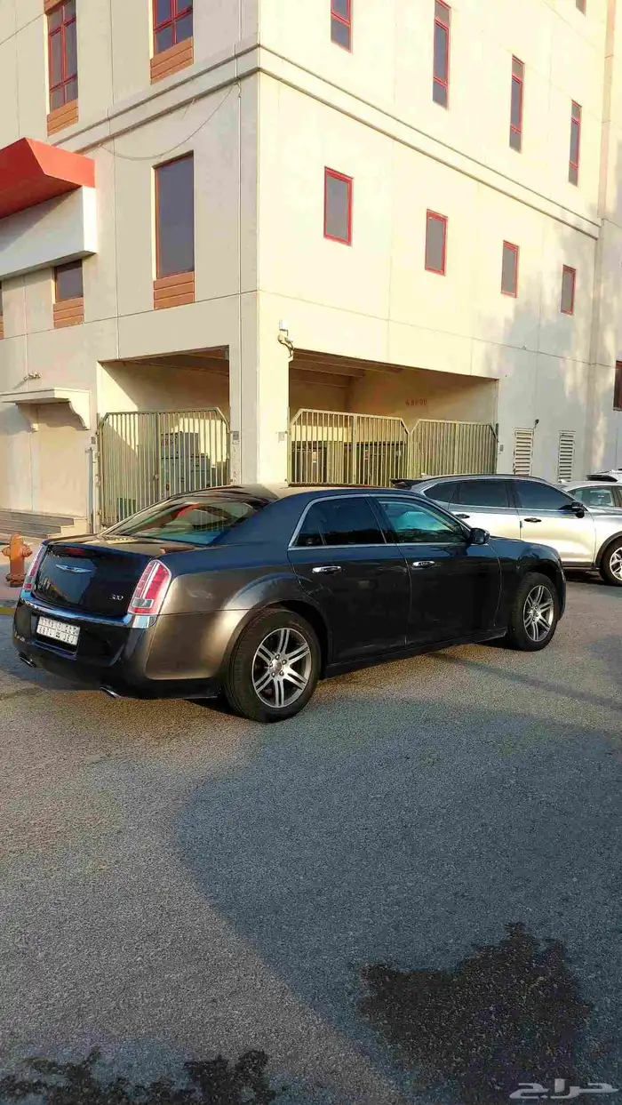 كرايزلر C300 موديل 2014 3