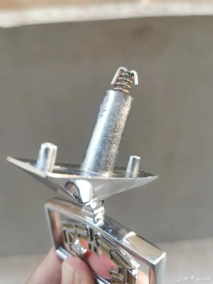 تمثال كبوت نيسان لوريل 84 1