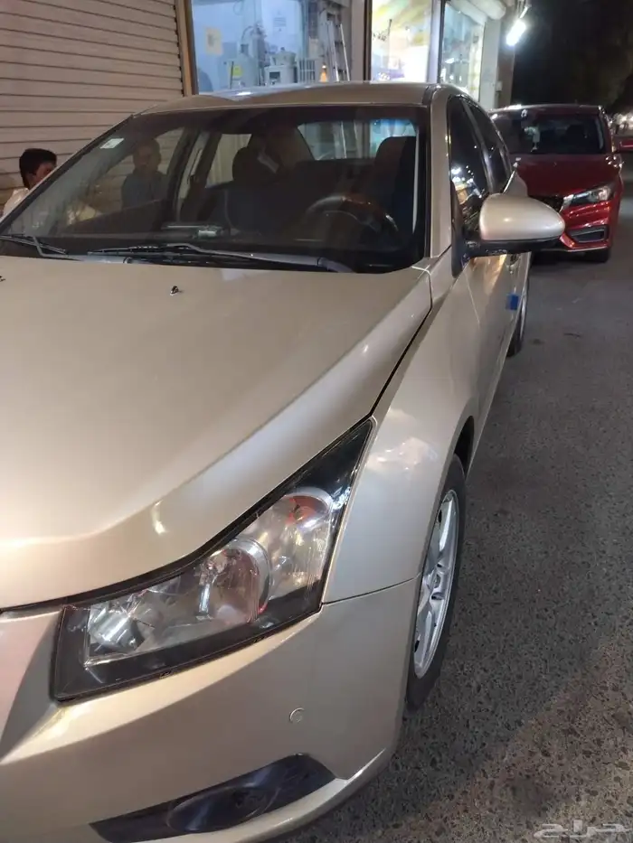 سياره للبيع حد انها راعيها بعشره نظيفه وجديده في البطانيه مع 4