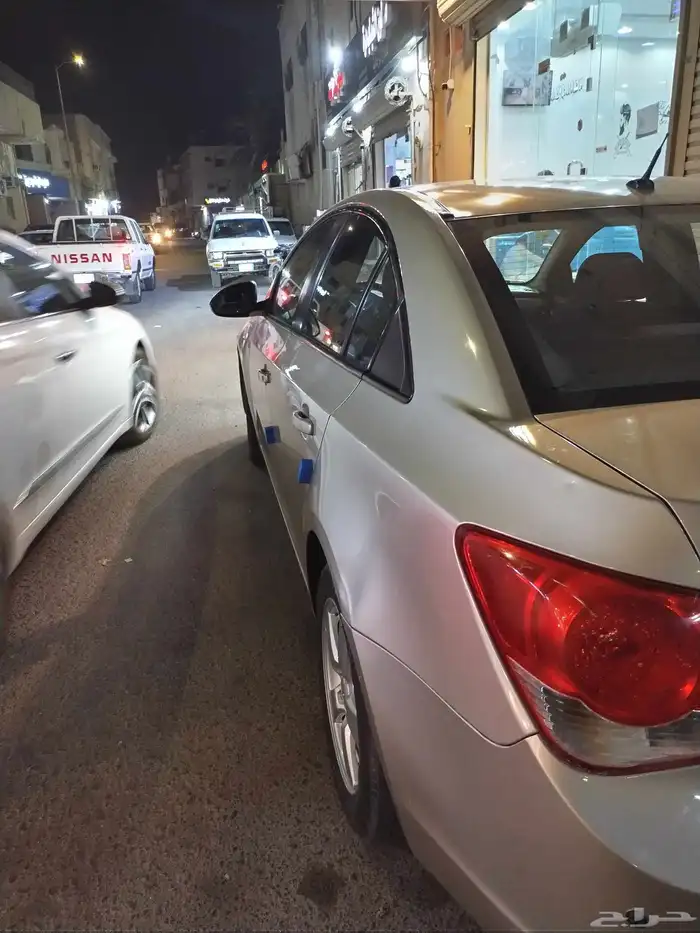 سياره للبيع حد انها راعيها بعشره نظيفه وجديده في البطانيه مع 6