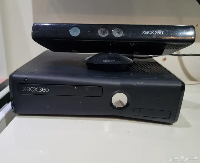 جهاز Xbox 360 للبيع مع جميع ملحقاته ومع يد تحكم 2 0