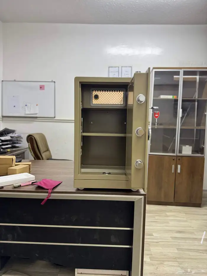 خزنات مفتايحن ورقم سري ضمان سنه 4