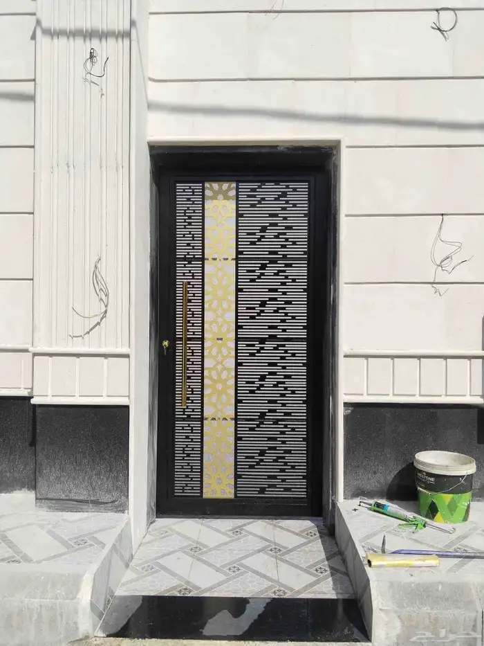 ورشة كيان الخليج للحداده المنيوم معلم محمد اجمل باكستاني 0