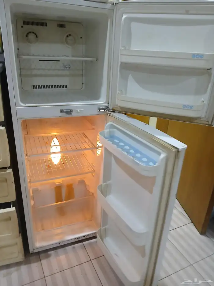 ثلاجة LG بحالة جيدة 4