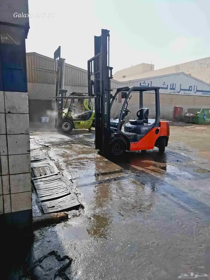 رافعات شوكية فوركلفت للايجار اليومي والشهري مشوار 9