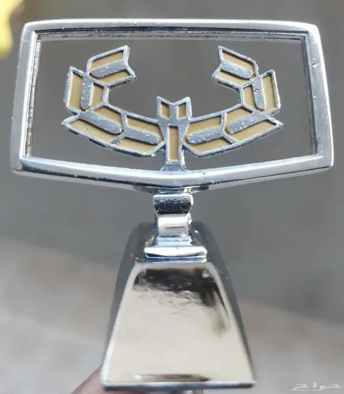 تمثال كبوت نيسان لوريل 84 4