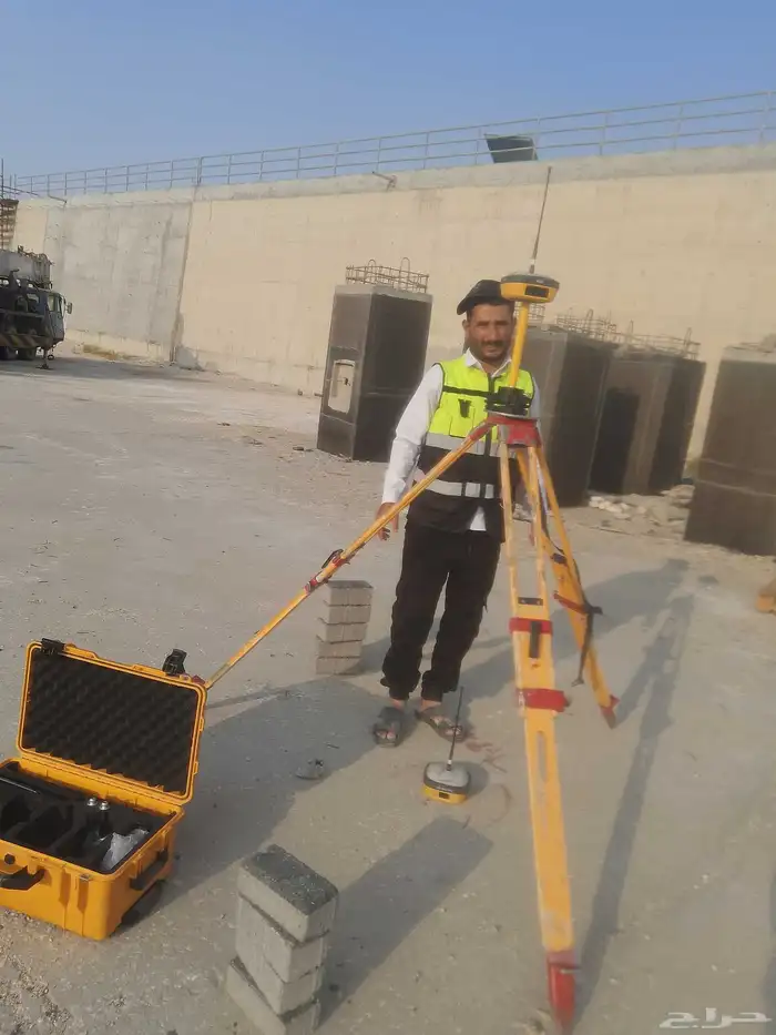 انا مهندس و مساح (باليوميه او بالشهر)ومراقب ومشرف خبرة 15سنة 2