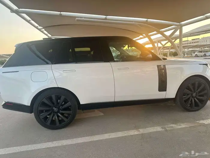 رانج روفر SV بلاك شادو 2023 5