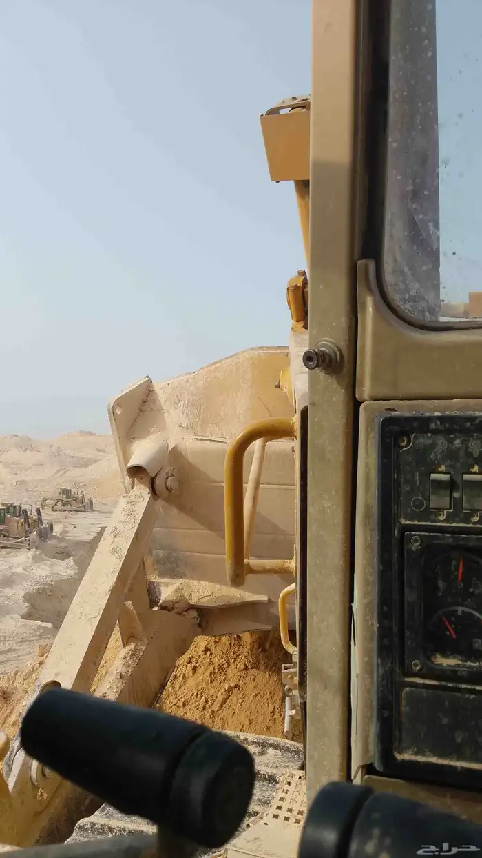 سواق بلدور قديم يبحث عن عمل 0