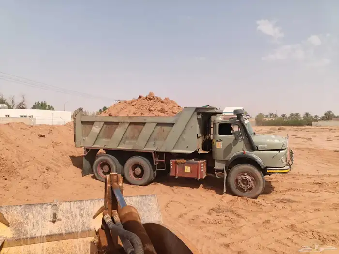 شيول وقلابي للايجار لوبد بوكلين جي سي بي 5