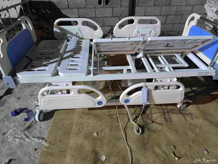 سرير طبي تحكم باميلن الضهر ليمين واليسار جوده عاليه 1