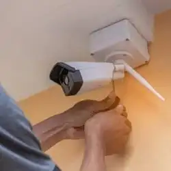 تركيب الأقفال الذكية وأنظمة المراقبة وصيانتها 6