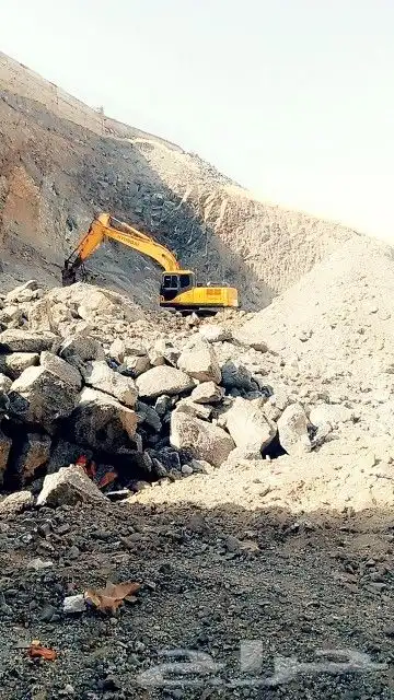 بوكلين للايجار تكسير الجبال 1