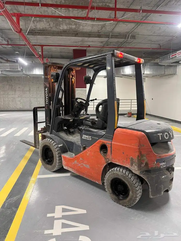 رافعات شوكية فوركلفت للايجار اليومي والشهري مشوار 8