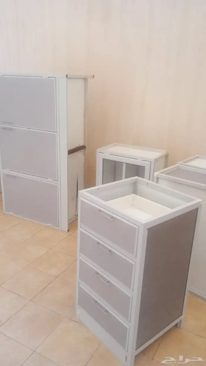 لصيانه ابواب شباب مطابخ 1