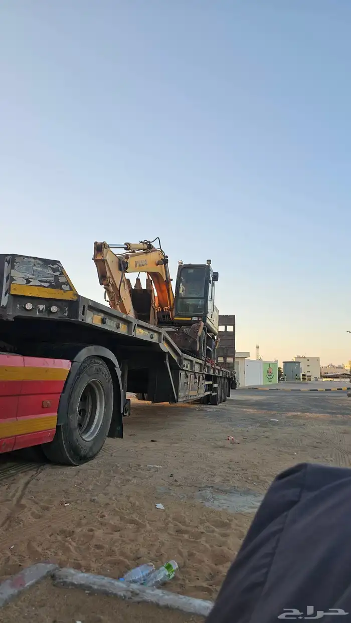لوبد متوجد في دومة الجندل لنقل المعدات الثقيلة 0
