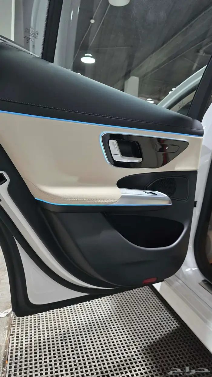 مرسيدس E200 موديل 2025 العداد 4 آلاف كيلو فقط 21
