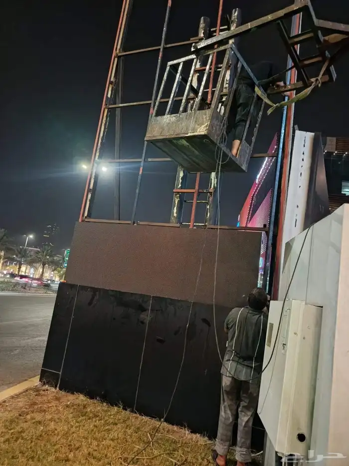 صيانة وتركيب شاشات العرض LED SCREEN 15