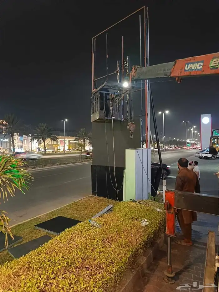صيانة وتركيب شاشات العرض LED SCREEN 18