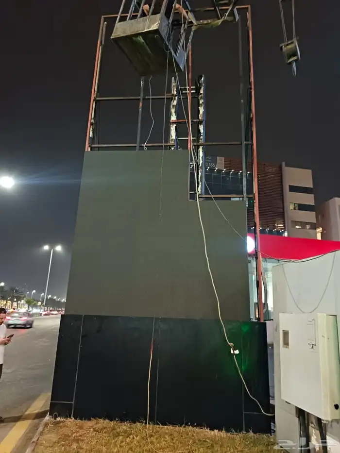 صيانة وتركيب شاشات العرض LED SCREEN 16