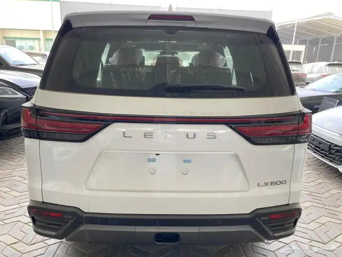 لكزس LX 600 BB موديل 2025 عماني بأقل سعر تنافسي 3
